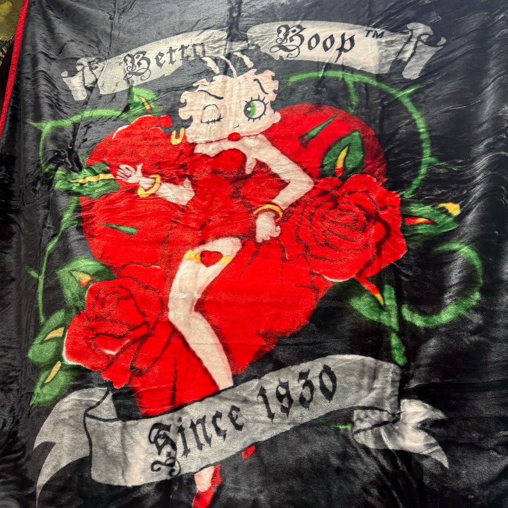 Betty Boop Blanket – 90" x 90-100" – Ultra Soft Fleece